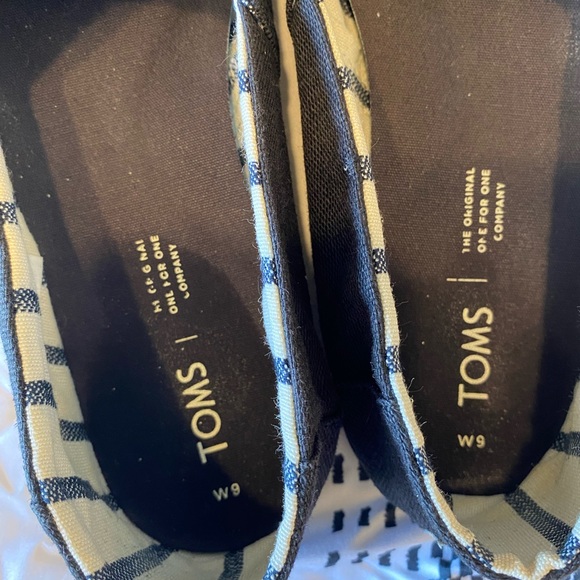 Womens Tom Shoes - Picture 3 of 5